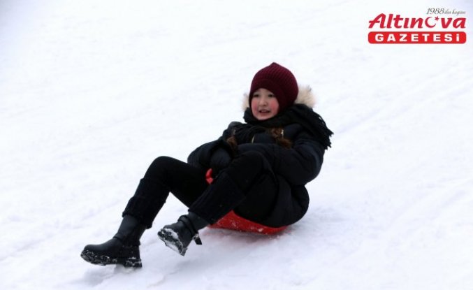 Ilgaz Yurduntepe Kayak Merkezi'nde yarıyıl tatili yoğunluğu yaşanıyor