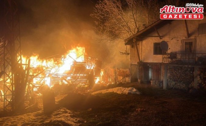 Karabük'te 2 katlı ahşap evde çıkan yangında 1 kişi yaralandı