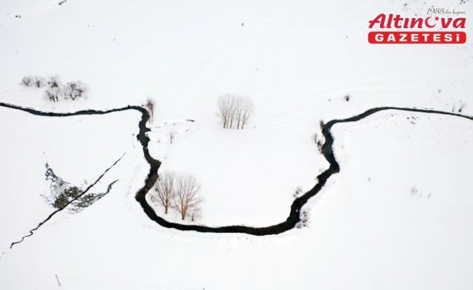 Kastamonu'da kar altındaki mendereslerin kış güzelliği
