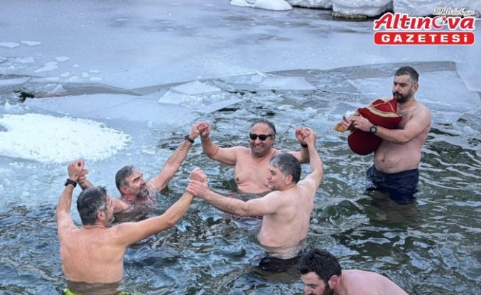 Rize'de “10. Kış Yüzme Şenliği“ yapıldı