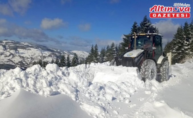Samsun'da belediye ekiplerinin karla mücadelede zorlu mesaisi sürüyor