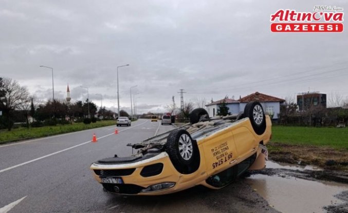 Bafra'da devrilen otomobilin sürücüsü yaralandı