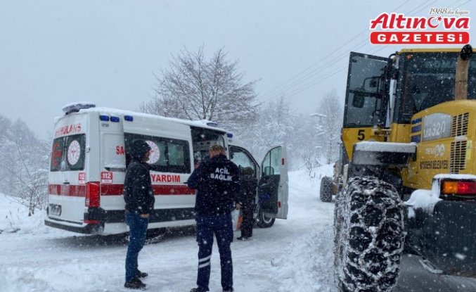 Samsun'da kar nedeniyle yolu kapanan mahalledeki hasta ekiplerce hastaneye ulaştırıldı