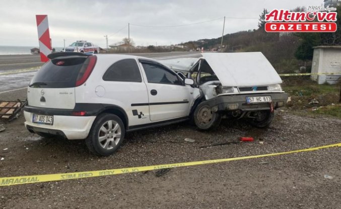 Türkeli'de iki otomobilin çarpıştığı kazada 1 kişi yaralandı