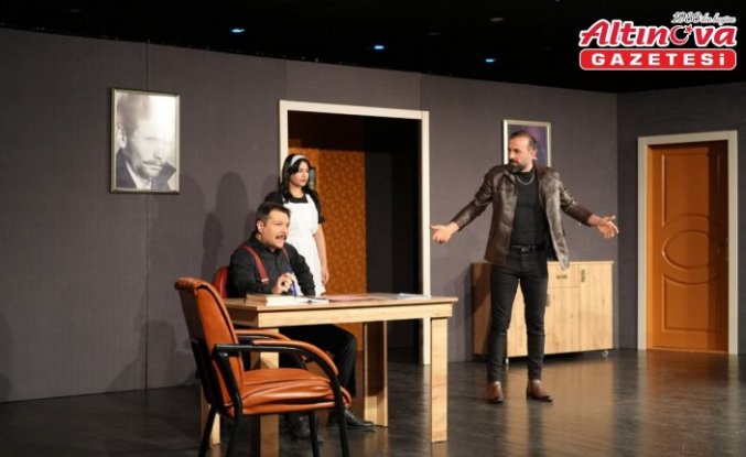 Akçaabat'ta tiyatro oyunu sahnelendi