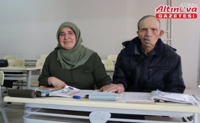 Amasya'da 30 yıllık evli çift birlikte okuma yazma öğreniyor