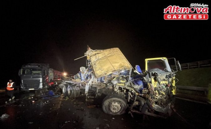 Anadolu Otoyolu'nda kamyon ile tırın çarpışması sonucu 1 kişi yaralandı