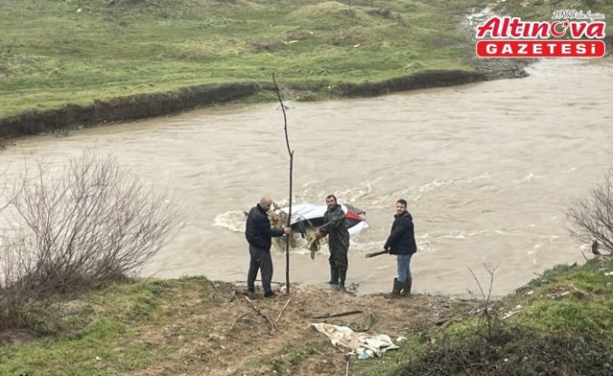 Bolu'da çaya düşen otomobil 500 metre sürüklendi