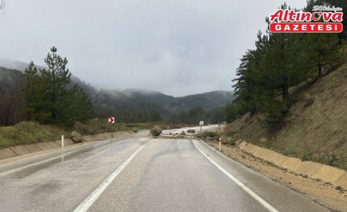 Bolu'da kaya parçaları düşen kara yolunda ulaşım kontrollü sağlanıyor