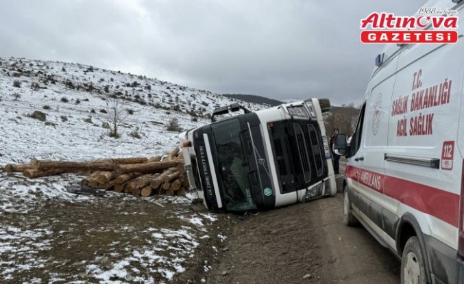 Bolu'nun devrilen tırın sürücüsü yaralandı