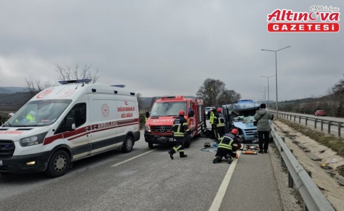 Çorum'da minibüs ile tırın çarpıştığı kazada 3 kişi yaralandı