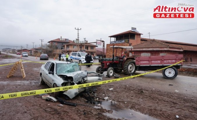 Çorum'da otomobille traktörün çarpıştığı kazada bir kişi hayatını kaybetti, iki kişi yaralandı