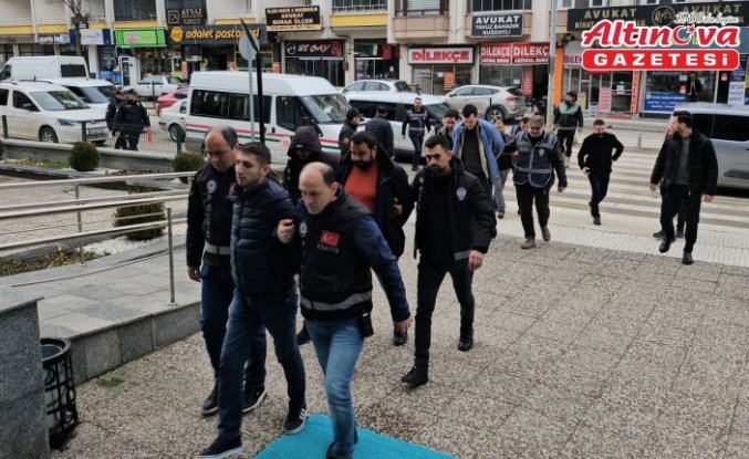 Dolandırıcılara GSM hattı temin ettikleri iddiasıyla yakalanan 7 zanlı adliyede