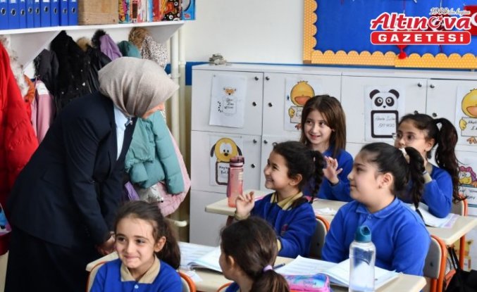 Gümüşhacıköy Kaymakamı Güneş, Şehit Ümit Çoban İlkokulu'nu ziyaret etti