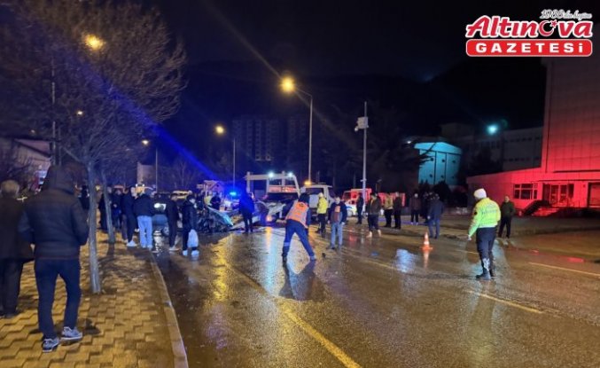 Gümüşhane'de iki otomobilin çarpışması sonucu 1 kişi öldü, 3 kişi yaralandı