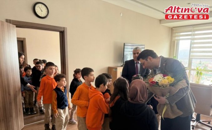 İlkokul öğrencileri Almus Kaymakamı Çömen'i ziyaret etti