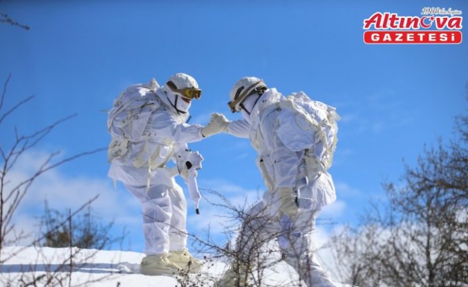 Jandarma komandolardan kış tatbikatı