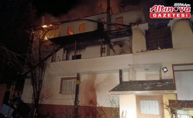 Karabük'te 3 katlı evde çıkan yangın söndürüldü
