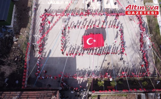 Karabük'te ilkokul öğrencilerinden “Bayrağa Saygı“ yürüyüşü