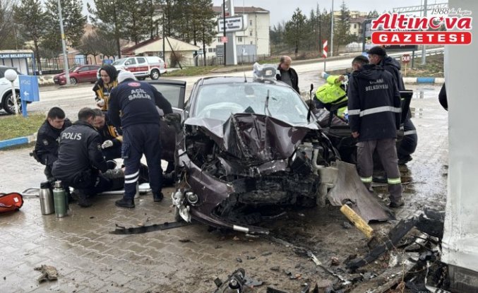 Karabük'te LPG istasyonuna çarpan otomobildeki 5 kişi yaralandı