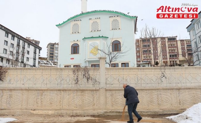 “Kuşlar aç kalmasın“ diye kışın 10 ton hububatı doğaya bırakıyor