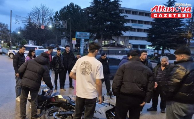 Merzifon'da hafif ticari araçla çarpışan motosikletteki 2 kişi yaralandı