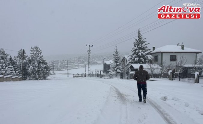 Niksar'da kar yağışı etkili oldu