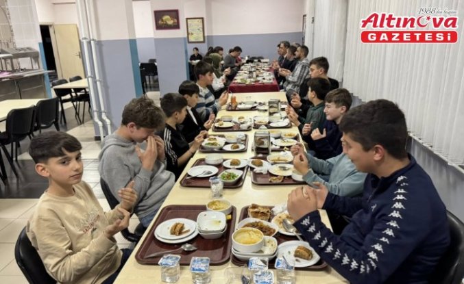 Salıpazarı’nda Kaymakam Beyazıt, öğrencilerle iftarda buluştu