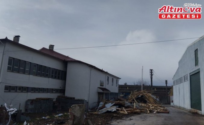 Samsun'da kuvvetli rüzgar çatıları uçurdu