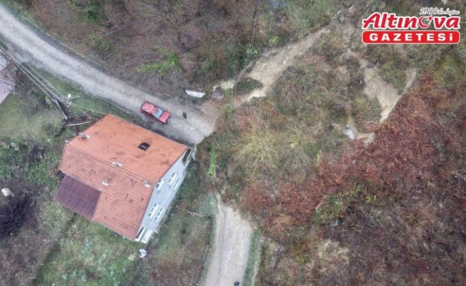 Sinop'ta heyelan nedeniyle köy yolu ulaşıma kapandı