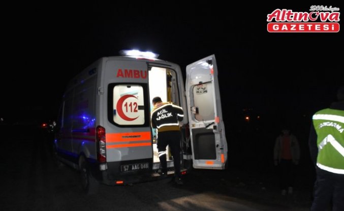 Sinop’ta su kanalına devrilen otomobildeki 2 kişi yaralandı