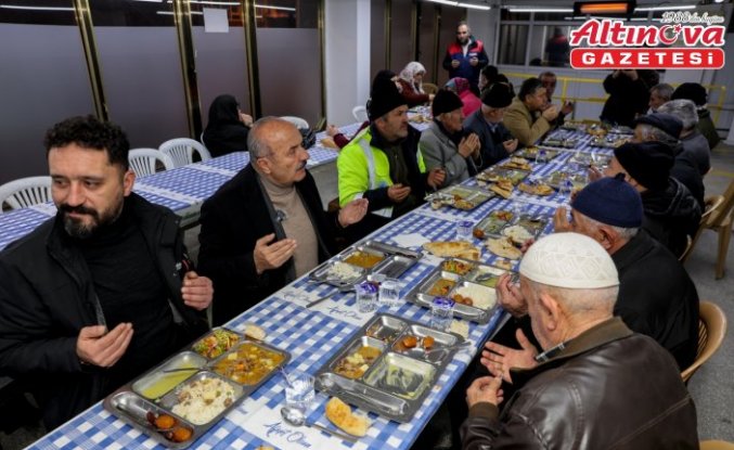 Taşköprü Belediye Başkanı Arslan, ilk iftarını vatandaşlarla açtı