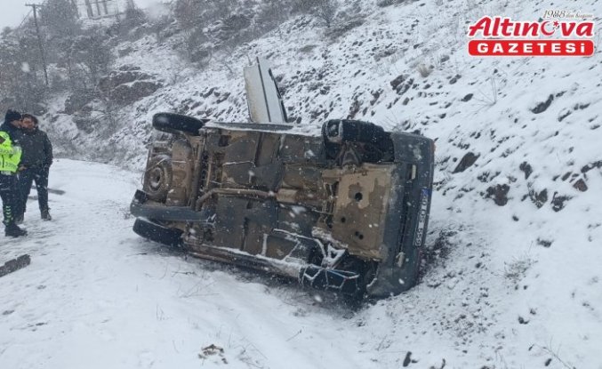 Tokat'ta devrilen otomobildeki 4 kişi yaralandı