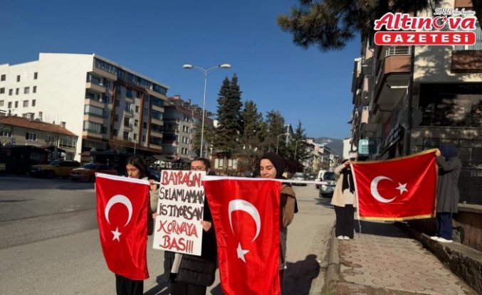 Tosya'da “Bayrağını selamlamak istiyorsan kornaya bas“ etkinliği düzenlendi