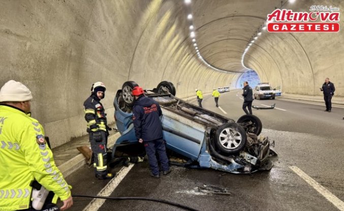 Trabzon'da devrildikten sonra yanan otomobilin sürücüsü yaralandı