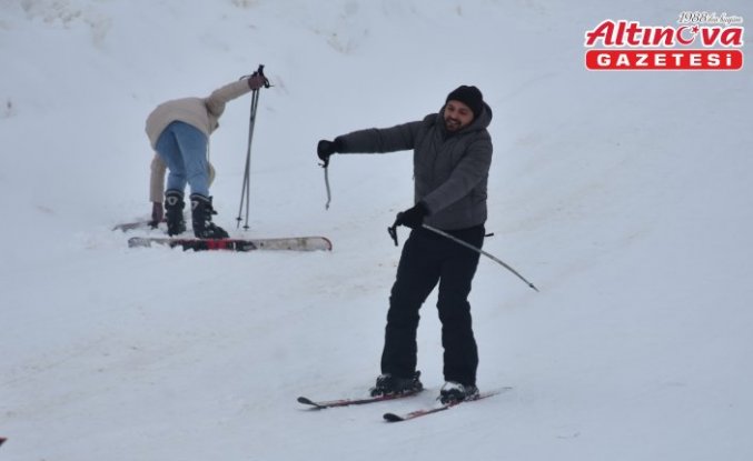 Zigana Kayak Merkezi'nde yarıyıl tatilinin son gününde ziyaretçi yoğunluğu