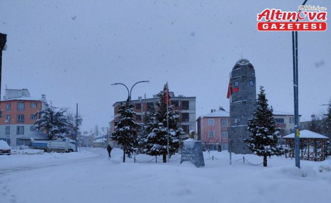 Başçiftlik'te kar yağışı etkisini sürdürüyor