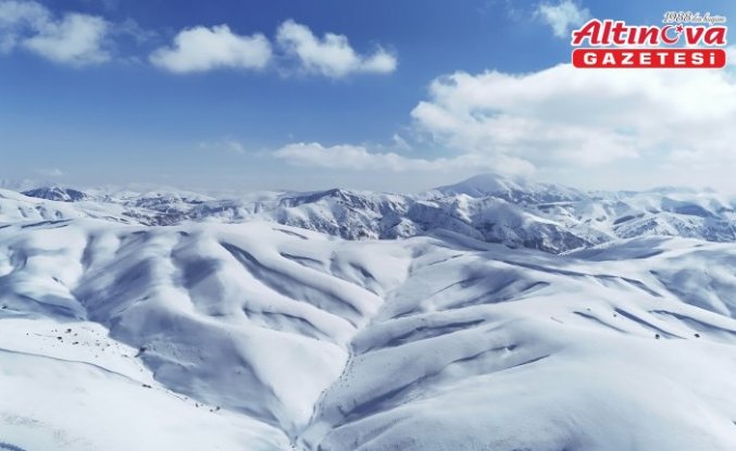 Bayburt'un yüksek kesimlerinde kar kalınlığı 2 metreyi aştı