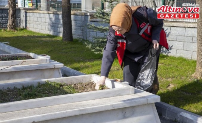 Bolu'da bayram öncesi şehit mezarlarının bakım ve temizliği yapıldı