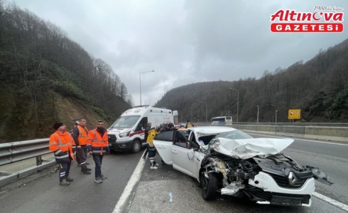 Bolu'da otomobille kamyonetin çarpıştığı kazada 2'si çocuk 4 kişi yaralandı