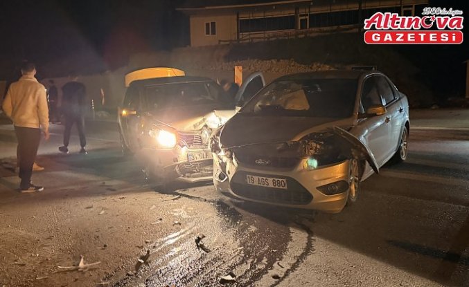 Çorum'da çarpışan iki otomobildeki 7 kişi yaralandı