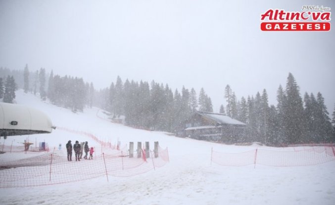 Ilgaz Dağı'nda kar yağışı etkili oluyor