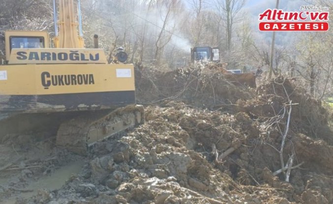 Kastamonu'da heyelan nedeniyle kapanan köy yolu ekiplerin çalışmasıyla ulaşıma açıldı