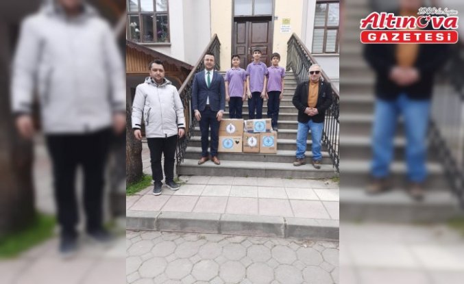 Öğrenciler harçlıklarını biriktirip ihtiyaç sahipleri için erzak kolisi hazırladı