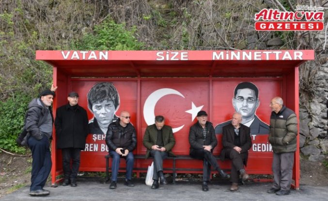 Şehitlere resimlerini çizerek gösterdikleri vefayı Trabzon'a taşıdılar