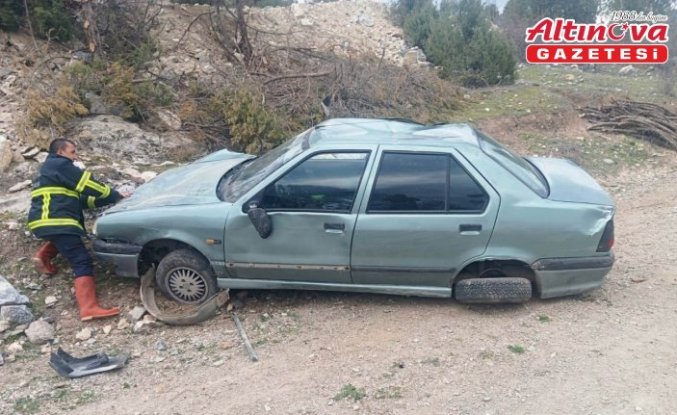 Sinop'ta devrilen otomobildeki iki kişi yaralandı