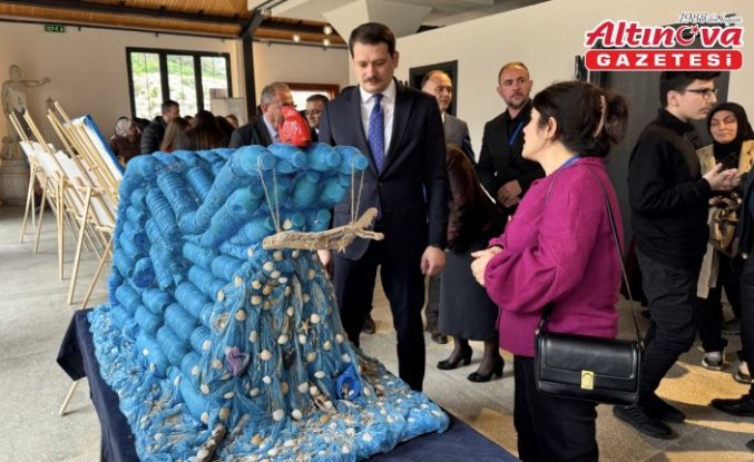 Sinop'ta öğrenciler sahil atıklarından yaptıkları çalışmalarla “temiz deniz“ mesajı verdi