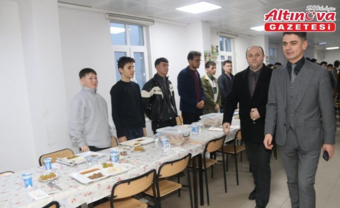 Taşova'da Kaymakam Kartal öğrencilerle iftarda buluştu