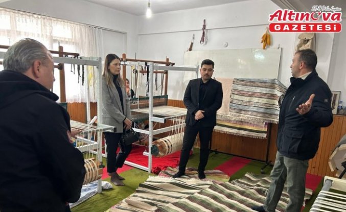 Türkeli Kaymakamı Kandemir'den dokuma kursuna ziyaret