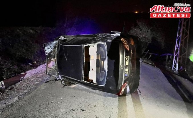 Türkeli'de devrilen otomobildeki 2 kişi yaralandı